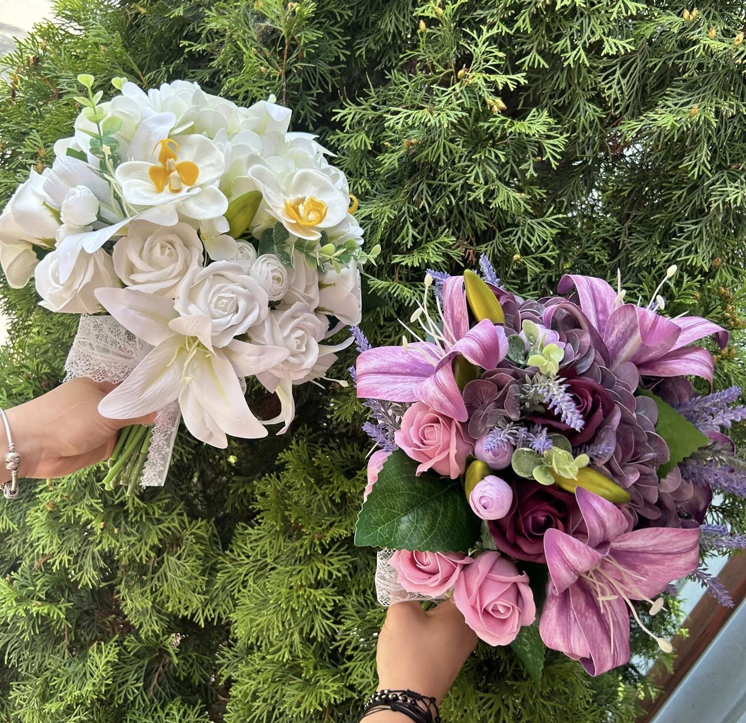 Proces de creatie buchet de mireasa custom, detalii flori exotice si panglici matase - Design Floral PIM MOOD Events